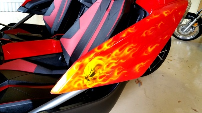Airbrushede True fire on Slingshot Vehicle